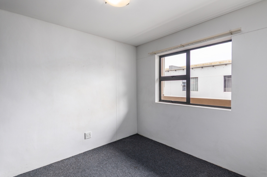 1 Bedroom Property for Sale in Zonnebloem Western Cape